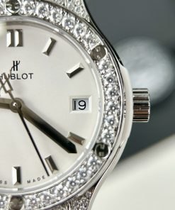 Hublot Classic Fusion Custom Full Moissanite Diamonds Women 33mm (10)