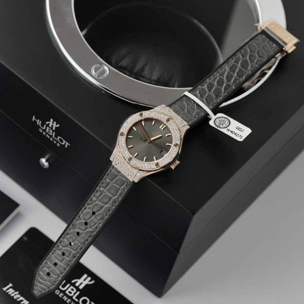 Hublot Classic Fusion King Gold Gray Customs Full Moissanite Diamonds HBF 33mm (7)