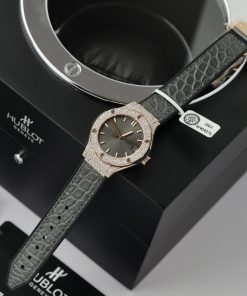 Hublot Classic Fusion King Gold Gray Customs Full Moissanite Diamonds HBF 33mm (7)