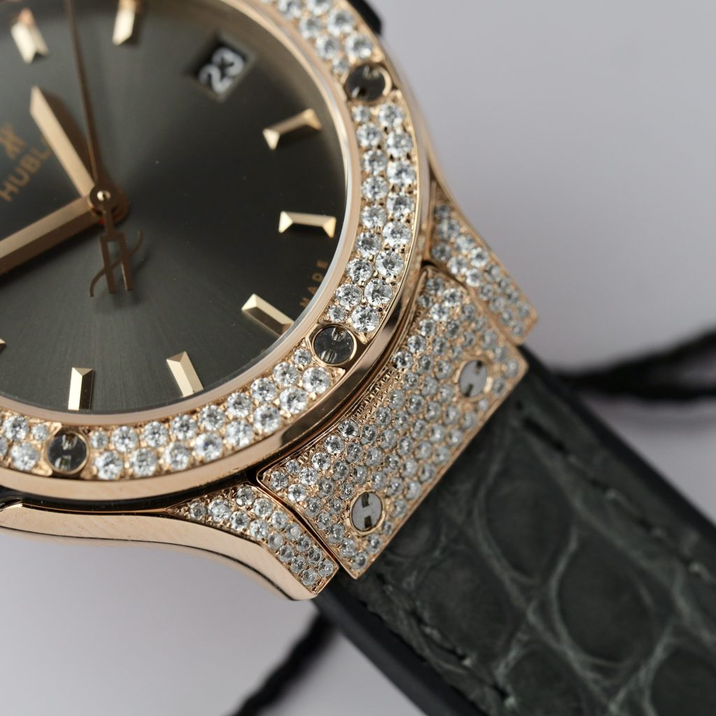 Hublot Classic Fusion King Gold Gray Customs Full Moissanite Diamonds HBF 33mm (7)