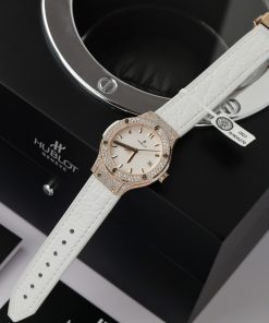 Hublot Classic Fusion King Gold White Customs Full Moissanite Diamonds HBF 33mm (8)