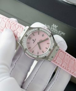 Hublot Classic Fusion Replica 11 Watch Dial Mother Of Pearl Pink + Moissanite Diamonds Hong Kong 33mm (2)