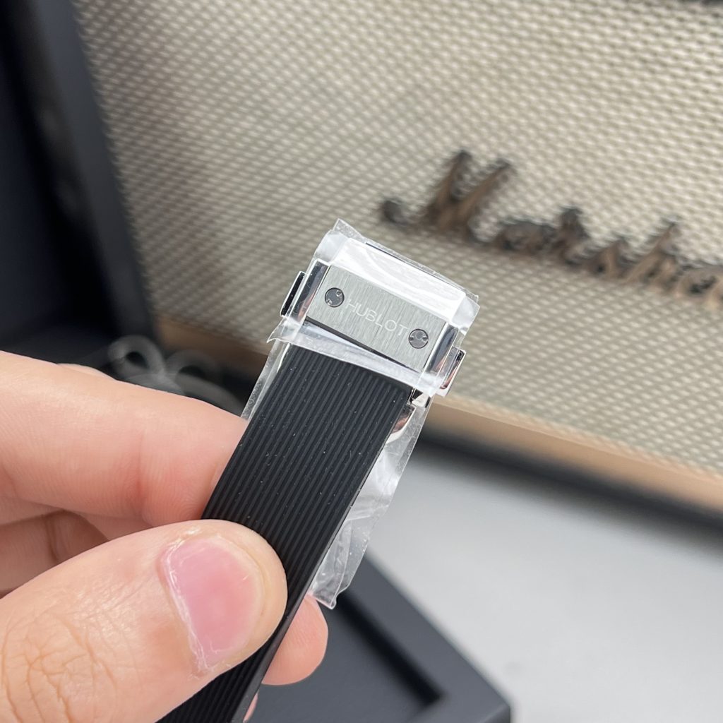 Hublot Classic Fusion Womens Custom Full Moissanite Diamonds Black Dial Replica Watches 33mm (2)