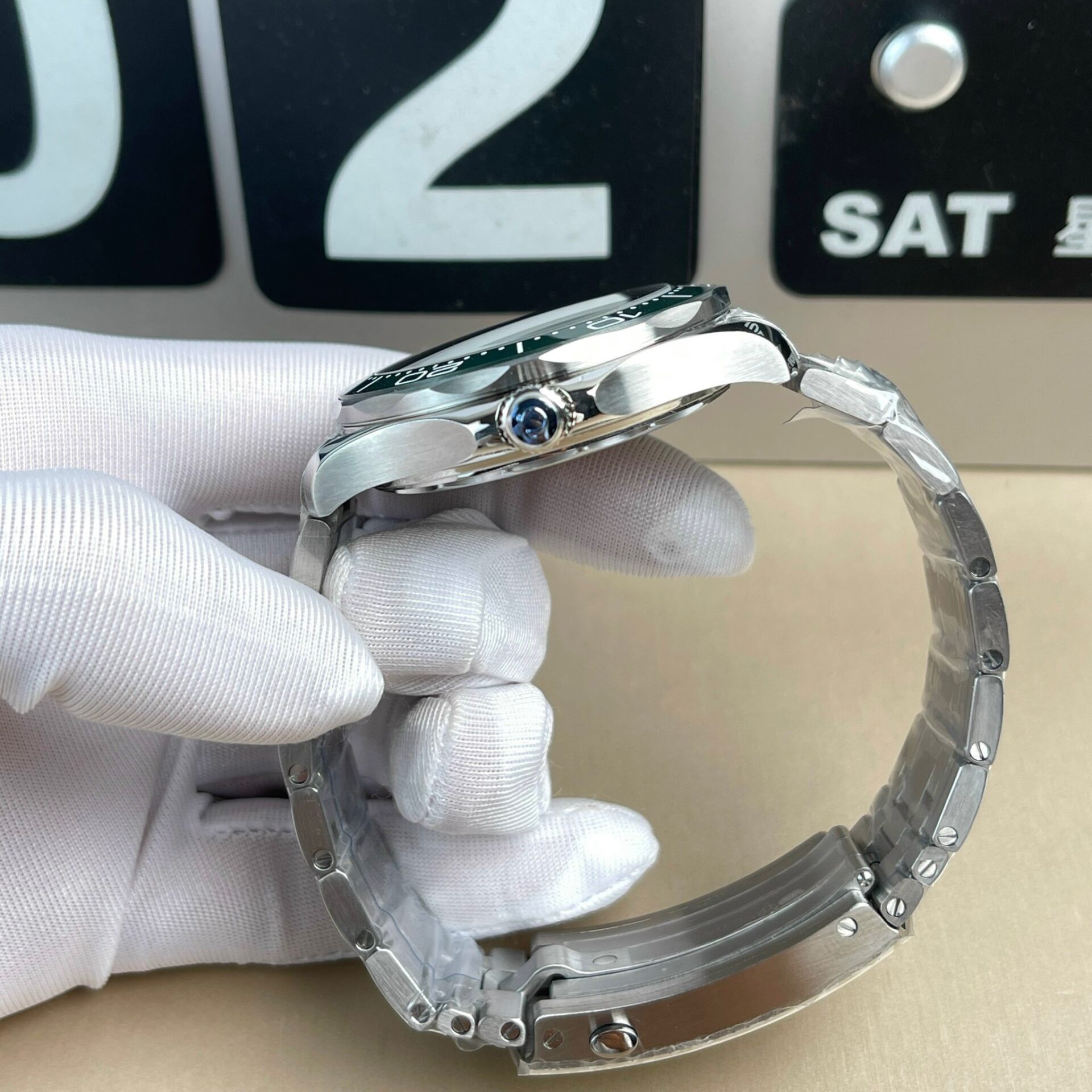 Omega Seamaster Diver 300M Co-Axial Master Best Replica VS 42mm (4) Omega Seamaster Diver 300M Co-Axial Master Best Replica VS 42mm (1)