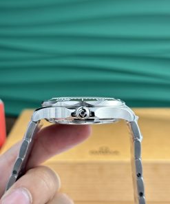 Omega Seamaster Diver 300M Master Chronometer Green Replica Watch VS Factory (1)