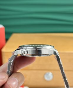 Omega Seamaster Diver 300M Master Chronometer Green Replica Watch VS Factory (1)