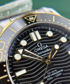 Omega Seamaster Diver 300M Replica Watches VS Factory Demi Gold (5)