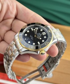 Omega Seamaster Diver 300M Replica Watches VS Factory Demi Gold (5)