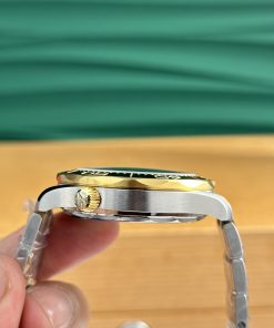 Omega Seamaster Diver 300M Replica Watches VS Factory Demi Gold (5)