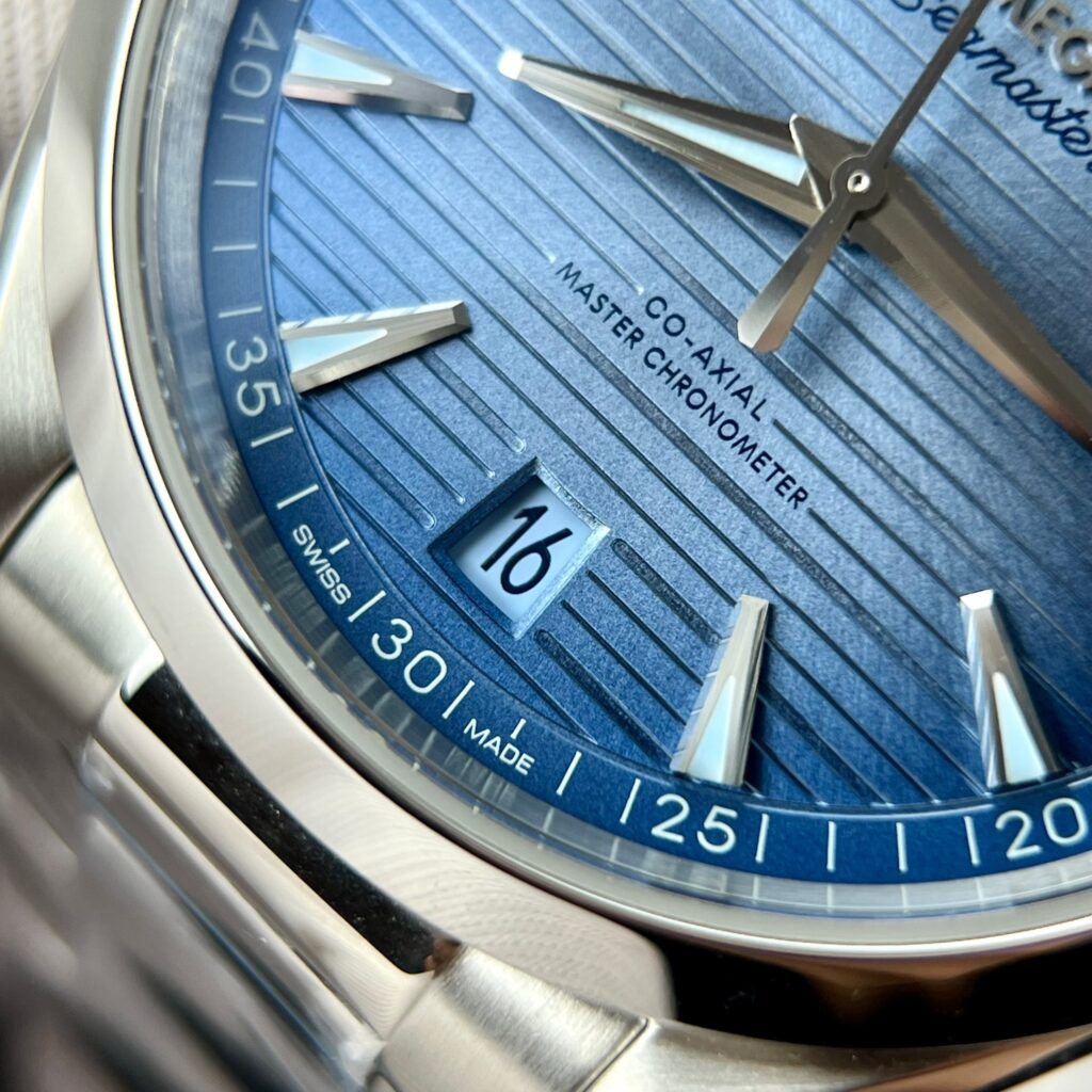 Omega Seamaster Ice Blue Replica Watches VS Factory (4)