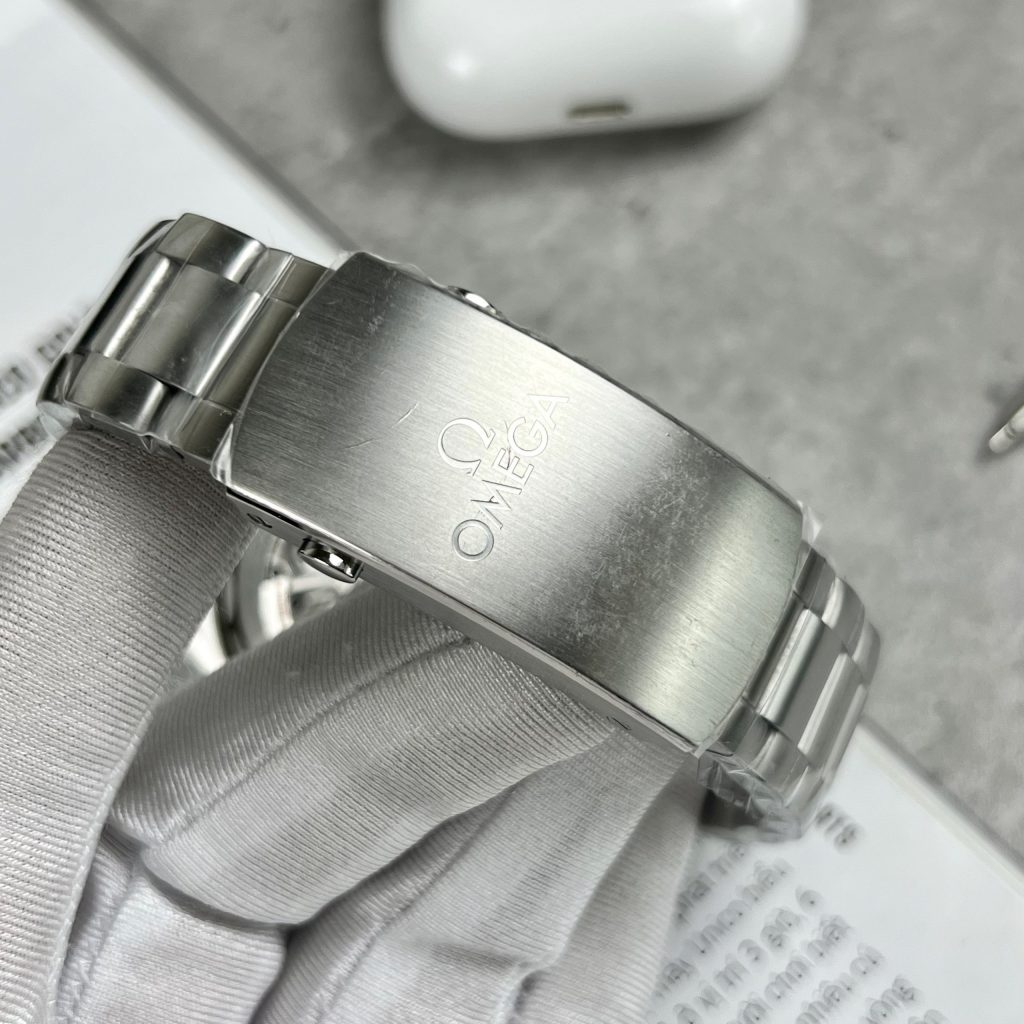 Omega Seamaster Planet Ocean 600M Replica Watches Black Dial VS Factory (1)