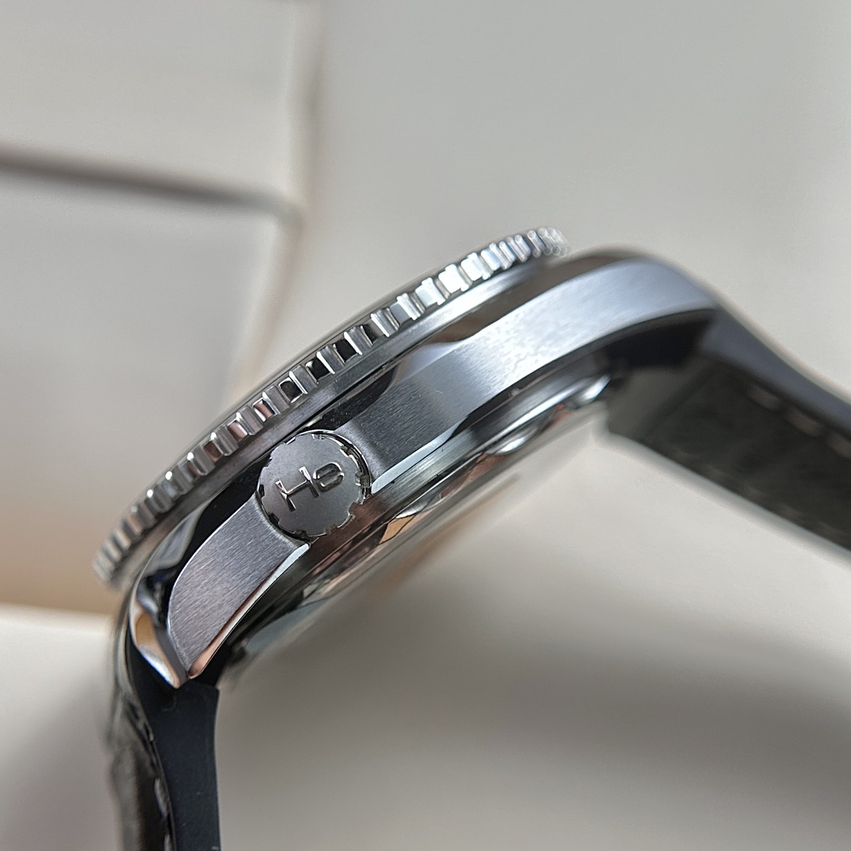 Omega Seamaster Planet Ocean 600M Replica Watches Men's 39 (4) Omega Seamaster Planet Ocean 600M Replica Watches Men's 39 (2)