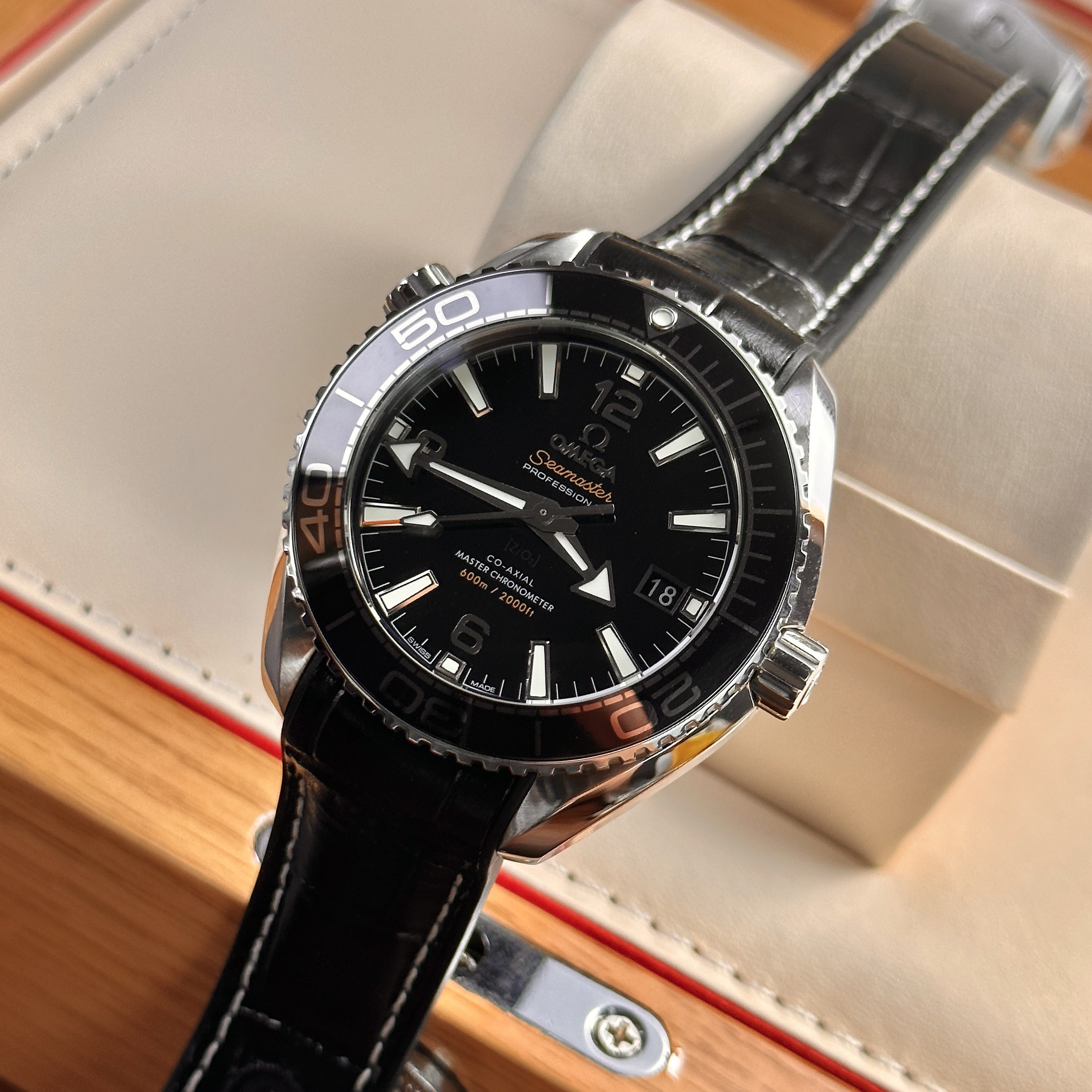 Omega Seamaster Planet Ocean 600M Replica Watches Men's 39 (5) Omega Seamaster Planet Ocean 600M Replica Watches Men's 39 (2)