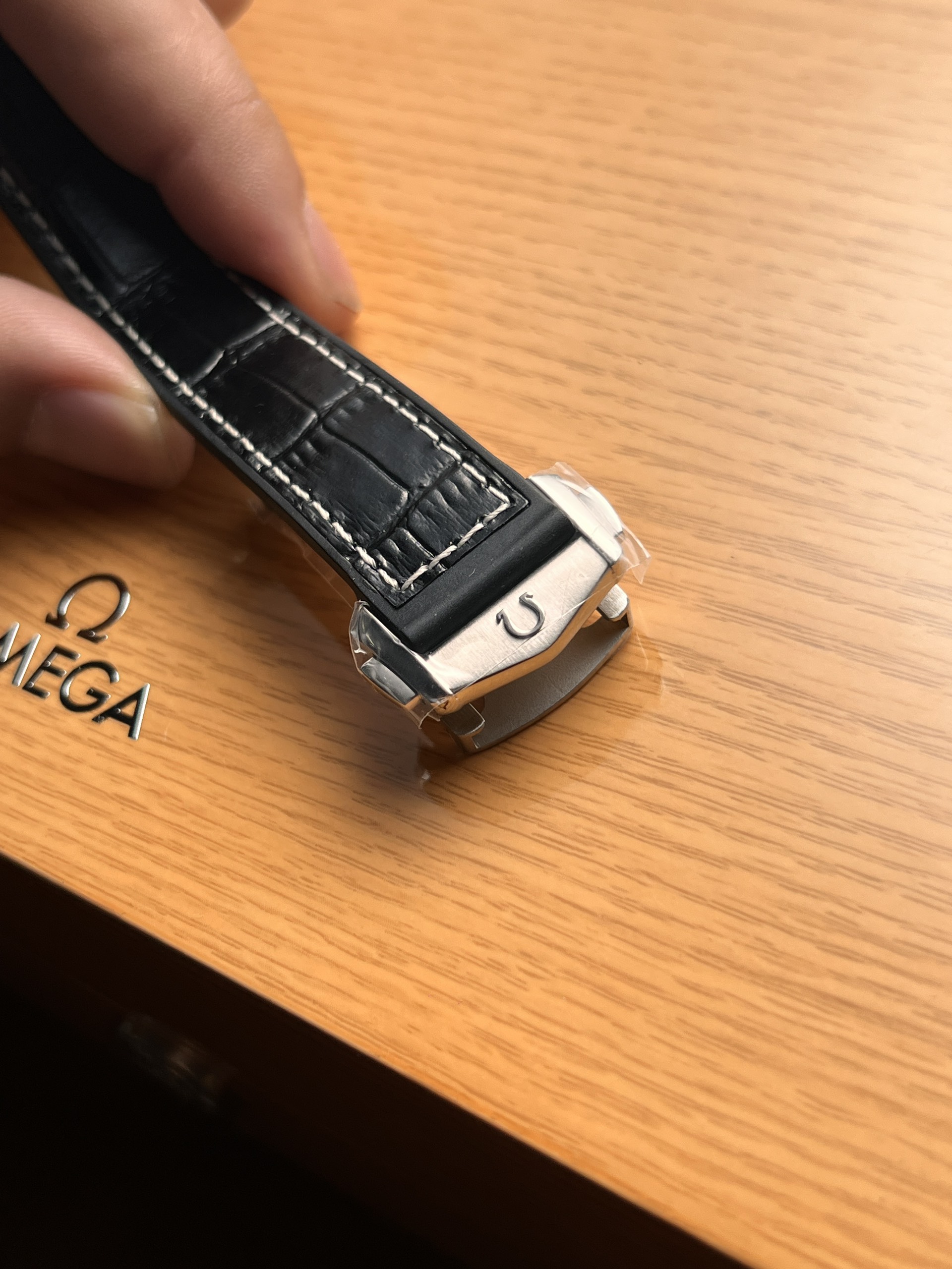 Omega Seamaster Planet Ocean 600M Replica Watches Men's 39 (9) Omega Seamaster Planet Ocean 600M Replica Watches Men's 39 (2)