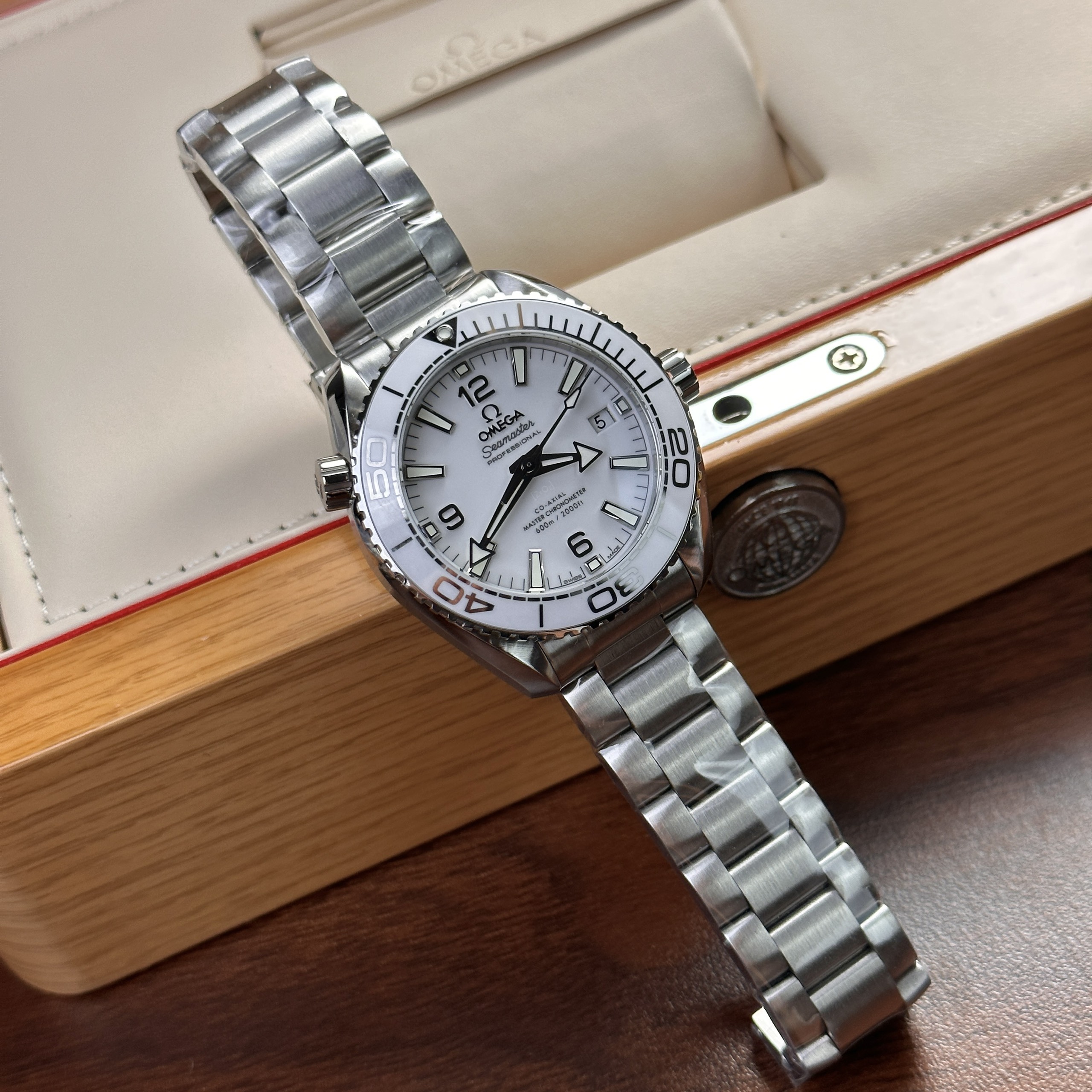 Omega Seamaster Planet Ocean 600M Replica Watches VS 39 (2) Omega Seamaster Planet Ocean 600M Replica Watches VS 39 (4)