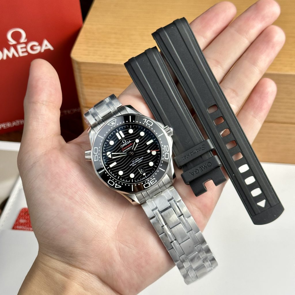 Omega Seamaster Replica Watches Black Dial VS Factory (1)