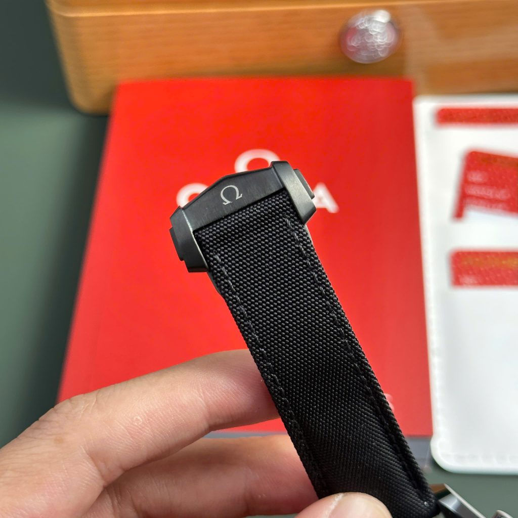 Omega Speedmaster Dark Side Of The Moon Replica 11 Watches Black Ceramic OM Factory 44mm (2)