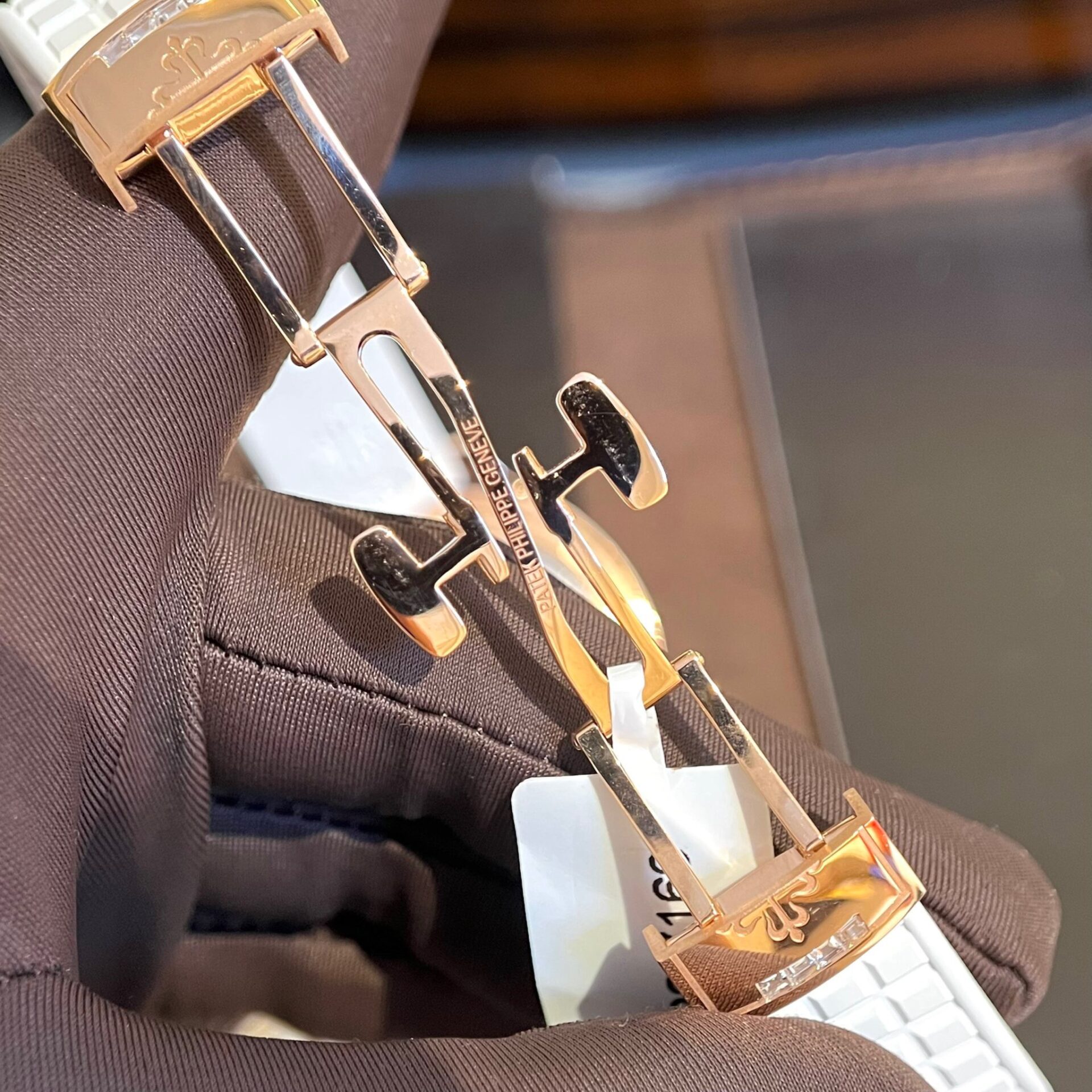 Patek Philippe Aquanaut 5062 Real Gold 18K Natural Diamonds Best Replica Watch 38 (1) Patek Philippe Aquanaut 5062 Real Gold 18K Natural Diamonds Best Replica Watch 38 (4)