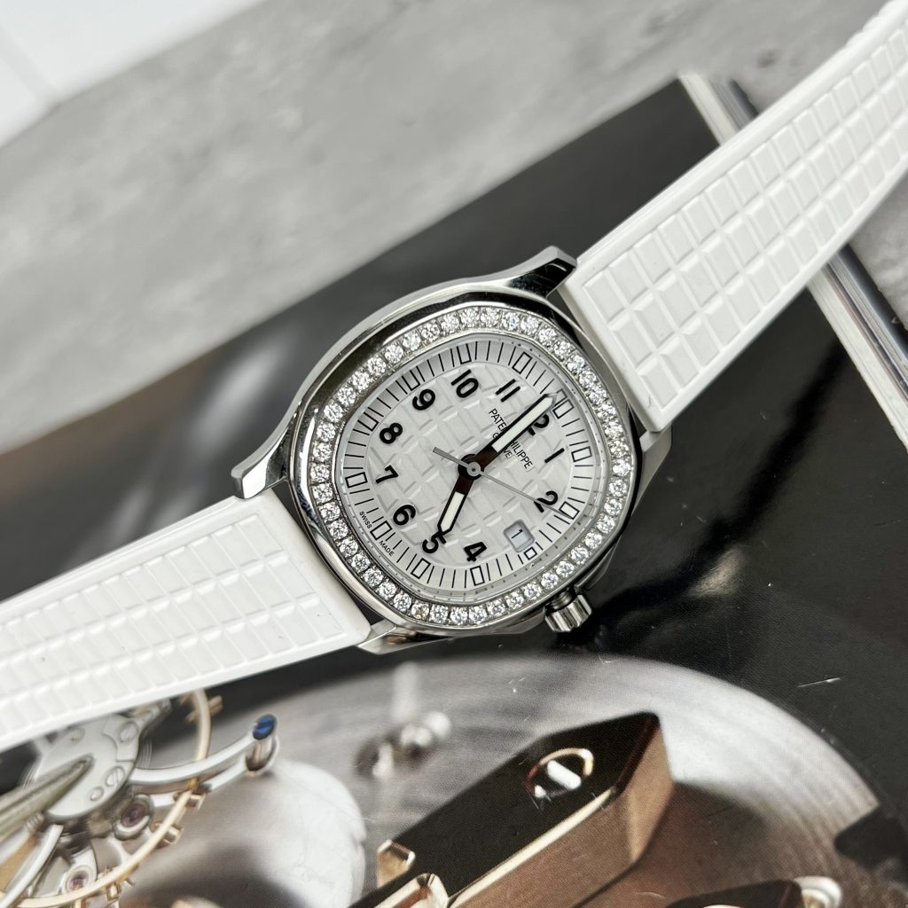 Patek Philippe Aquanaut 5067A Custom Moissanite Diamonds White (3)