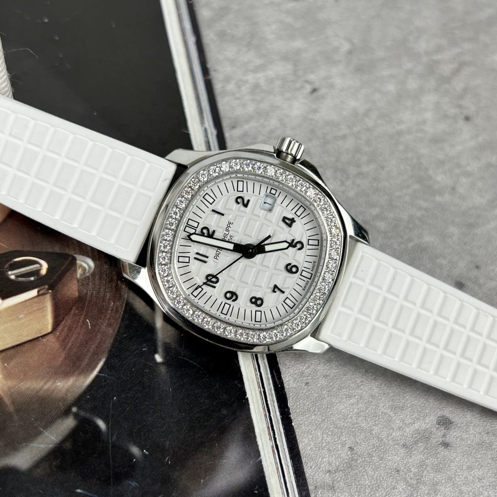 Patek Philippe Aquanaut 5067A Custom Moissanite Diamonds White (3)