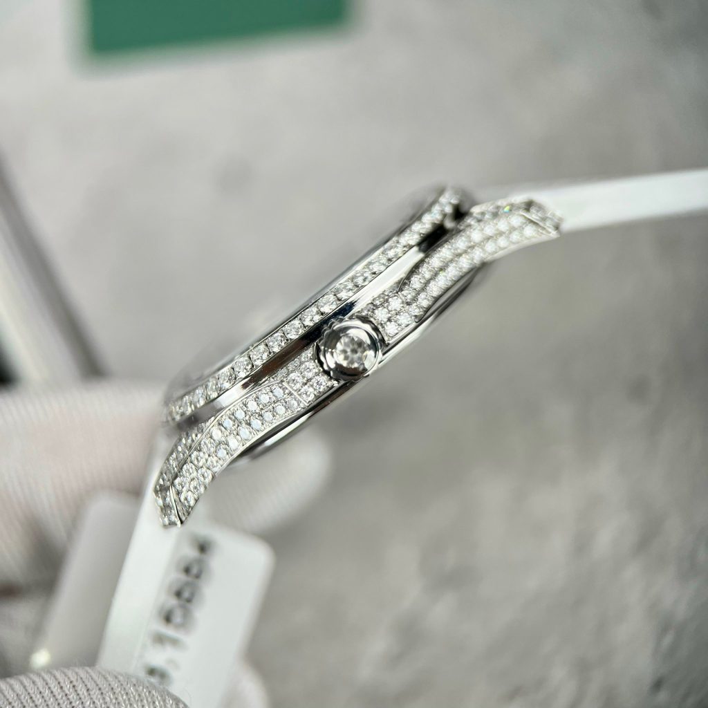 Patek Philippe Aquanaut 5069G Custom Moissanite Diamonds Replica Watch (1)