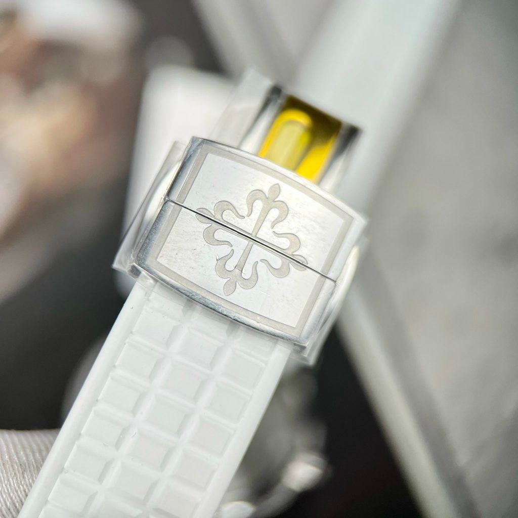 Patek Philippe Aquanaut 5069G Custom Moissanite Diamonds Replica Watch (1)