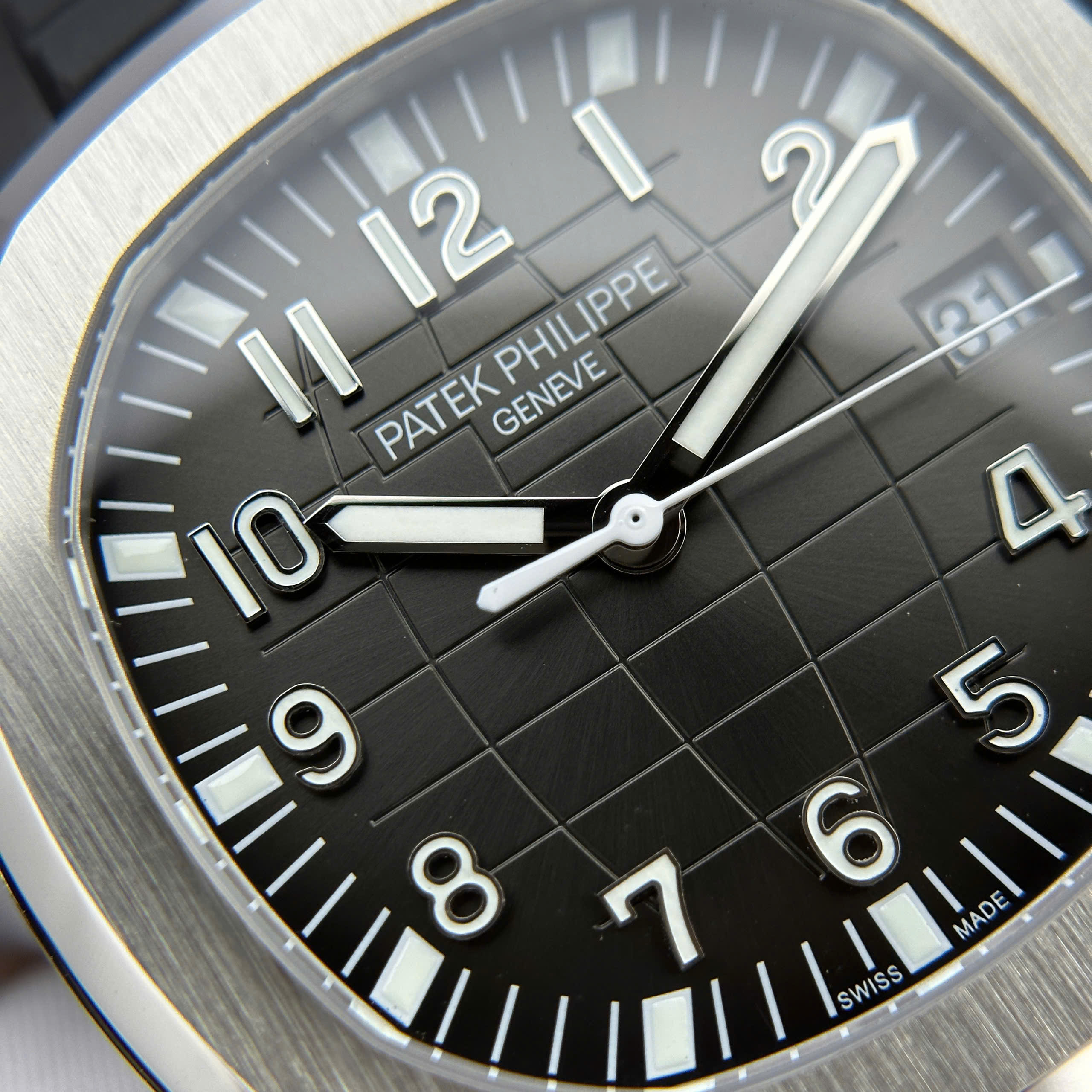 Patek Philippe Aquanaut 5167 Gray Dial Best Replica Watch Custom Like Auth 40mm (4) Patek Philippe Aquanaut 5167 Gray Dial Best Replica Watch Custom Like Auth 40mm (2)