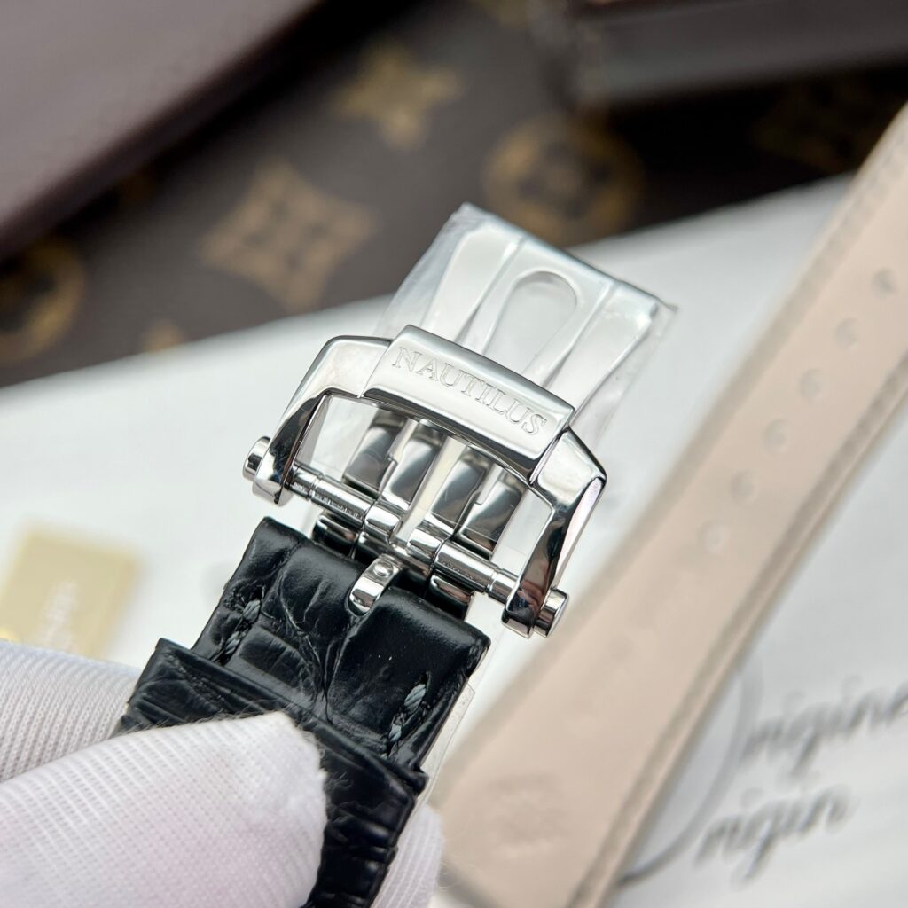 Patek Philippe Nautilus 5711 Replica Watches Leather Strap 3K Factory 40mm (5)