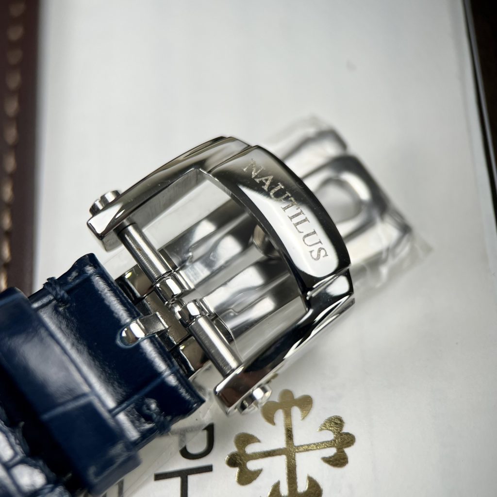 Patek Philippe Nautilus 5712 Replica Watches Blue Leather GR Factory 40mm (3)