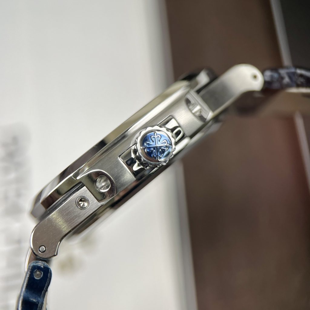 Patek Philippe Nautilus 5712 Replica Watches Blue Leather GR Factory 40mm (3)