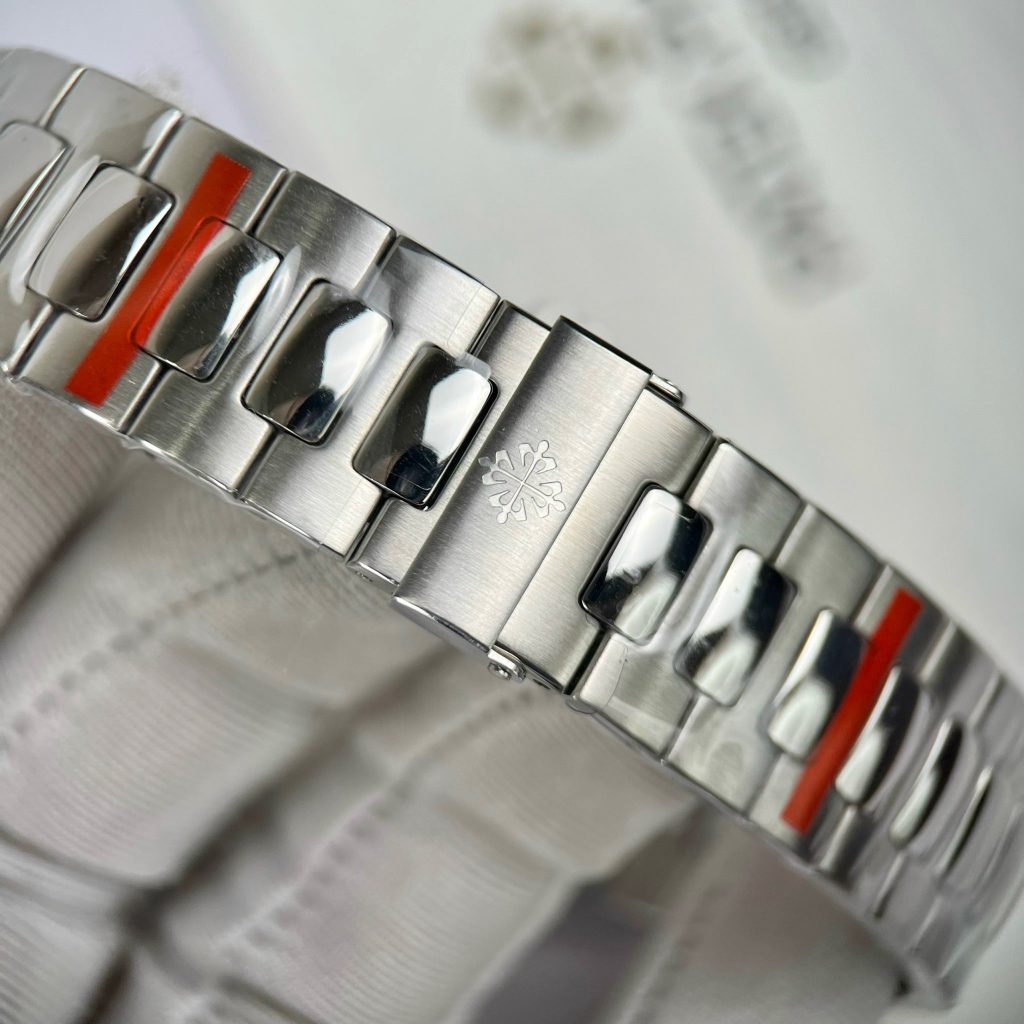 Patek Philippe Nautilus 5712 Replica Watches Stainless Steel GR Factory 40mm (1)
