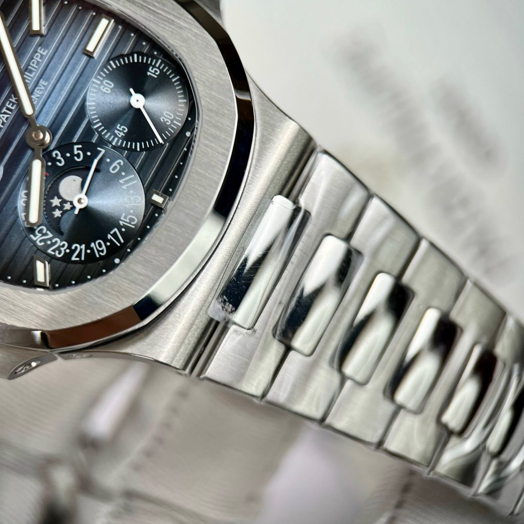 Patek Philippe Nautilus 5712 Replica Watches Stainless Steel GR Factory 40mm (1)