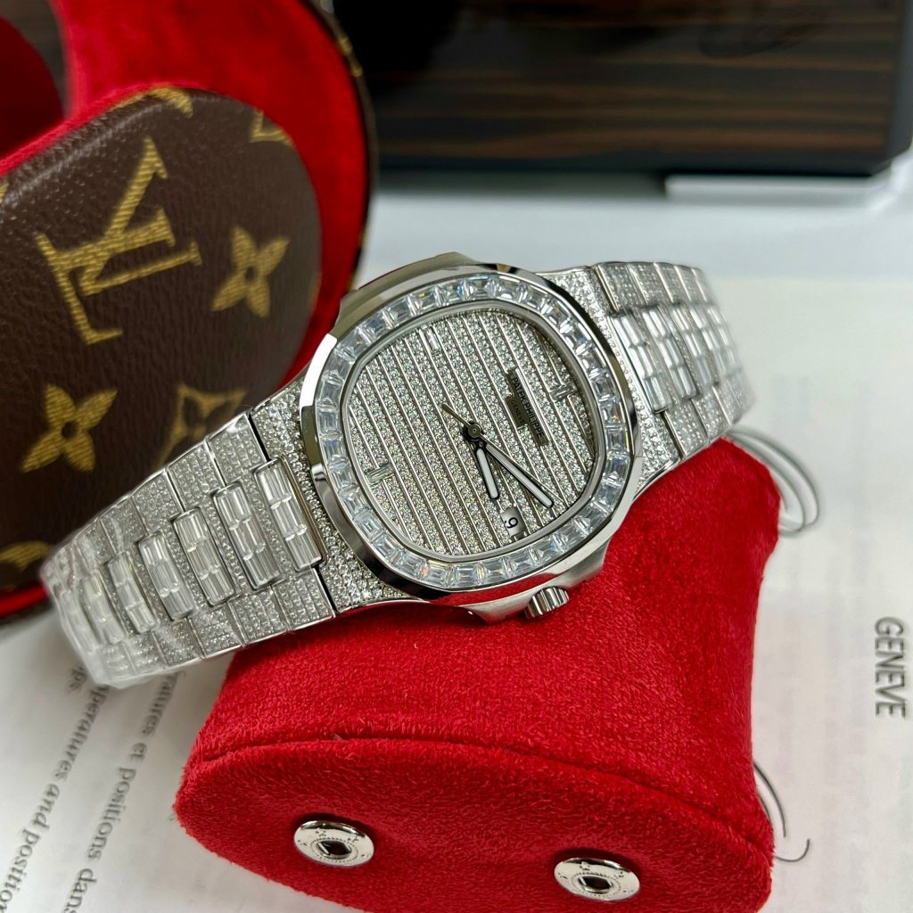 Patek Philippe Nautilus 5719G Full Diamonds Swarovski Replica 1:1 40mm