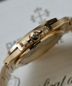 Patek Philippe Nautilus 5723 Customs Real Gold 18K & Natural Diamonds 40mm (8)