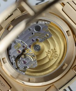 Patek Philippe Nautilus 5723 Customs Real Gold 18K & Natural Diamonds 40mm (8)