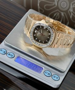 Patek Philippe Nautilus 5723 Customs Real Gold 18K & Natural Diamonds 40mm (8)
