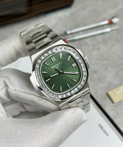 Patek Philippe Nautilus 5723 Replica Watch Green Dial Baguette Gemstones 3K 40mm (1)