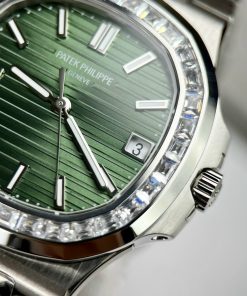 Patek Philippe Nautilus 5723 Replica Watch Green Dial Baguette Gemstones 3K 40mm (1)