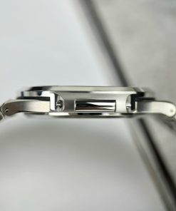 Patek Philippe Nautilus 5723 Replica Watch Green Dial Baguette Gemstones 3K 40mm (1)