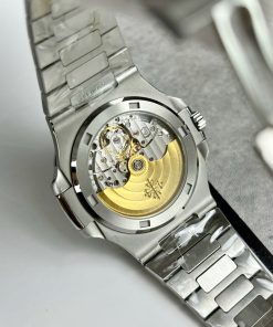 Patek Philippe Nautilus 5723 Replica Watch Green Dial Baguette Gemstones 3K 40mm (1)