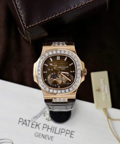 Patek Philippe Nautilus 5724 Best Replica Watch Custom Gold Wrapped Moissanite Diamonds PPF Factory 40mm (2)