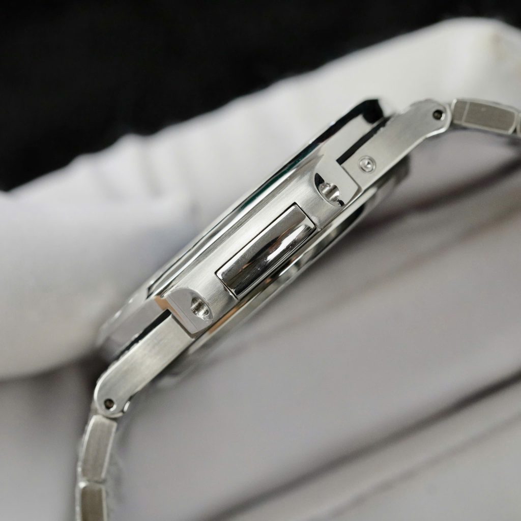 Patek Philippe Nautilus 5724 Replica Watch Custom Moissanite Diamonds Baguette PPF 40mm (2)