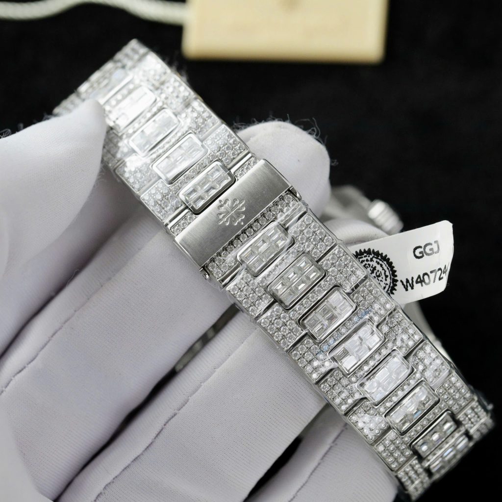 Patek Philippe Nautilus 5724 Replica Watch Custom Moissanite Diamonds Baguette PPF 40mm (2)