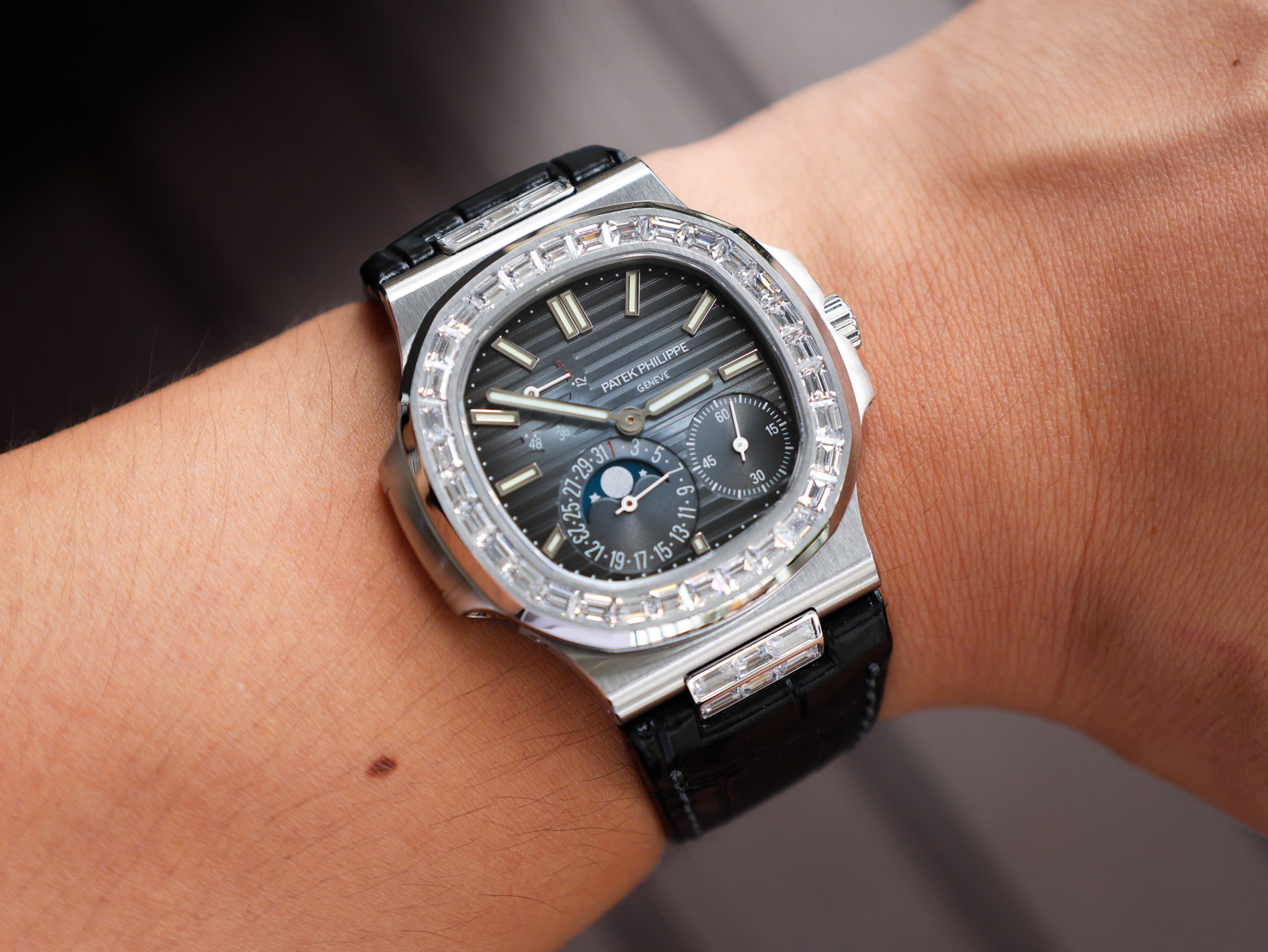 Patek Philippe Nautilus 5724G Replica 11 Watch Dial Blue PPF Factory 40mm (2) Patek Philippe Nautilus 5724G Replica 11 Watch Dial Blue PPF Factory 40mm (2)