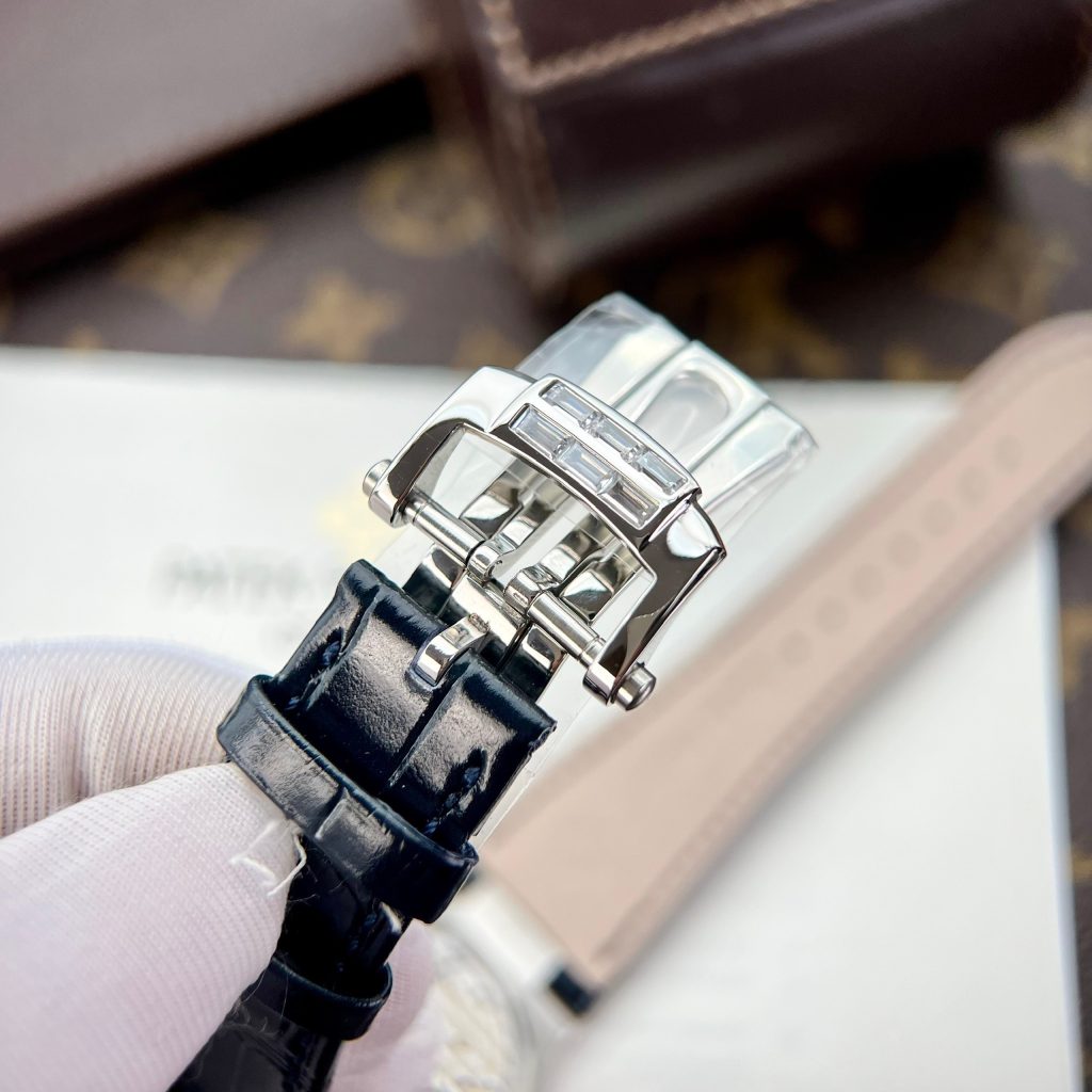 Patek Philippe Nautilus 5724G Replica Watches Blue Dial GR Factory