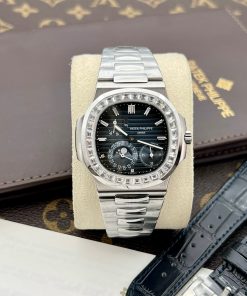 Patek Philippe Nautilus 5724G Replica Watches Blue Dial GR Factory
