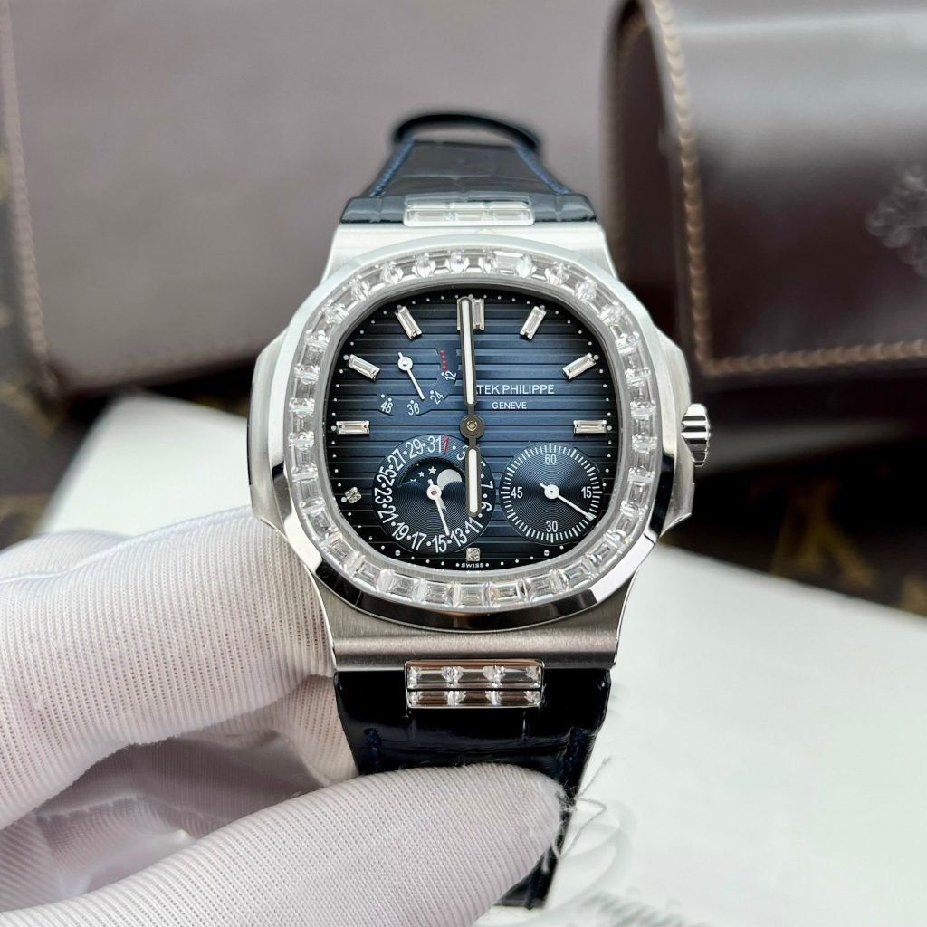 Patek Philippe Nautilus 5724G Replica Watches Blue Dial GR Factory