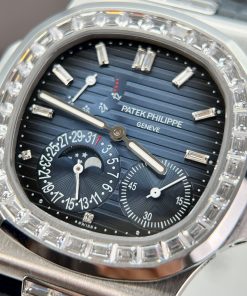Patek Philippe Nautilus 5724G Replica Watches Blue Dial GR Factory