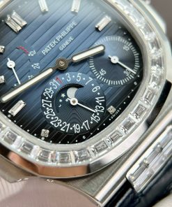 Patek Philippe Nautilus 5724G Replica Watches Blue Dial GR Factory