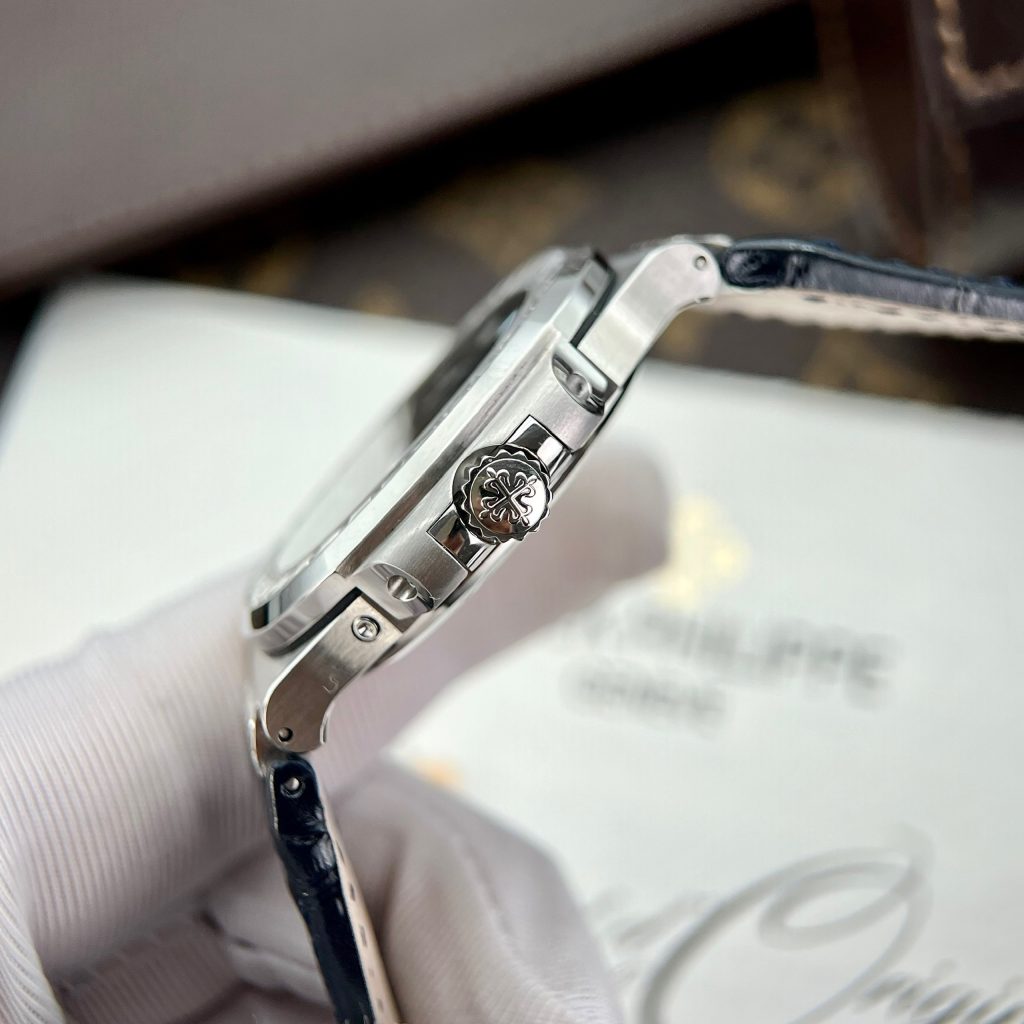 Patek Philippe Nautilus 5724G Replica Watches Blue Dial GR Factory